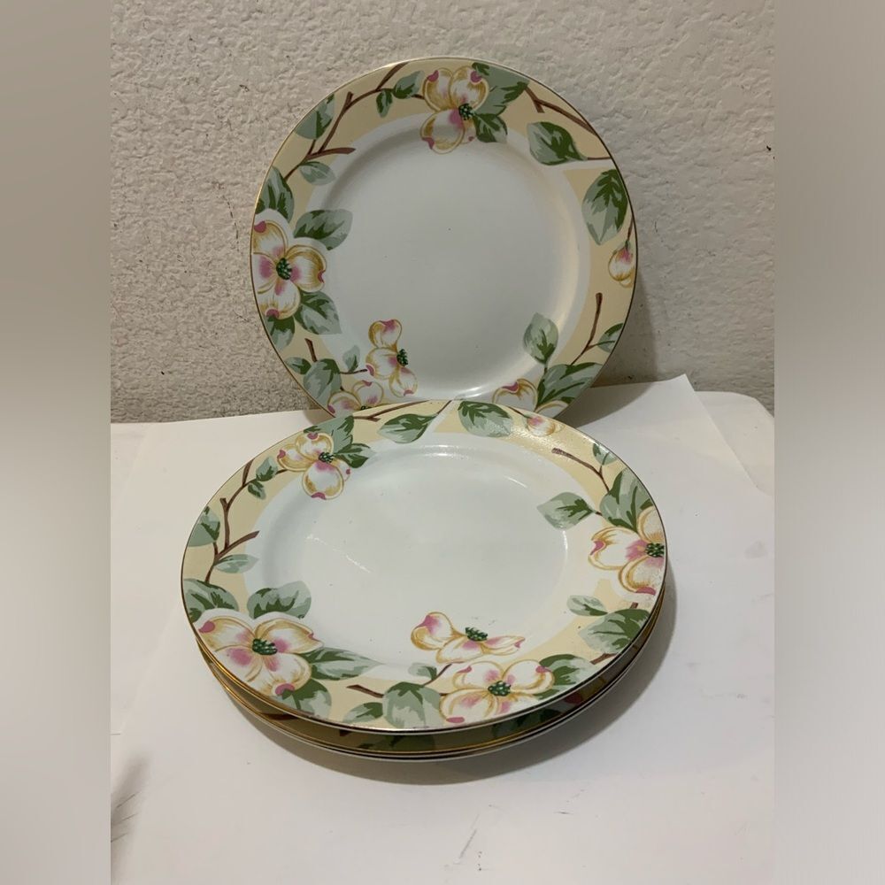 FAIRFIELD Fine China  DOGWOOD 4 dinner plates Floral Gold Rim 10.5” G21